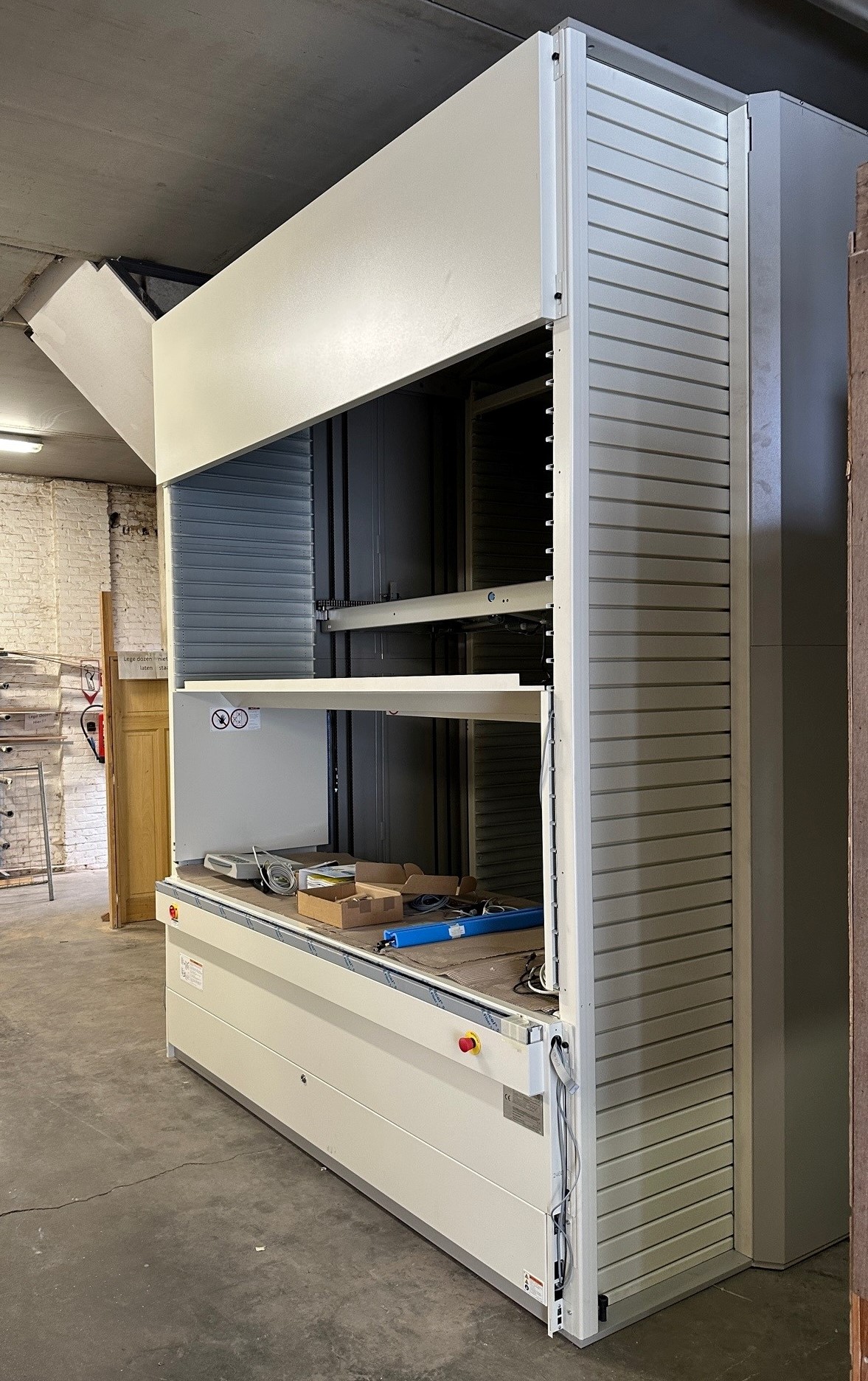 Vooraanzicht automatische kast 