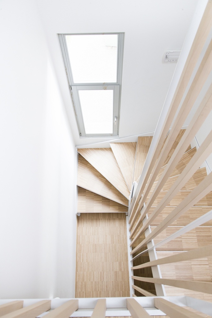 Escalier métallique à limons plats en version 3/4 tournant (79)