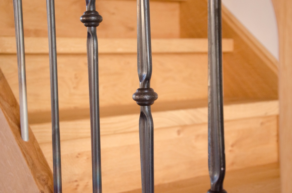 Escalier standard droit avec paliers intermédiaires en chêne rustique