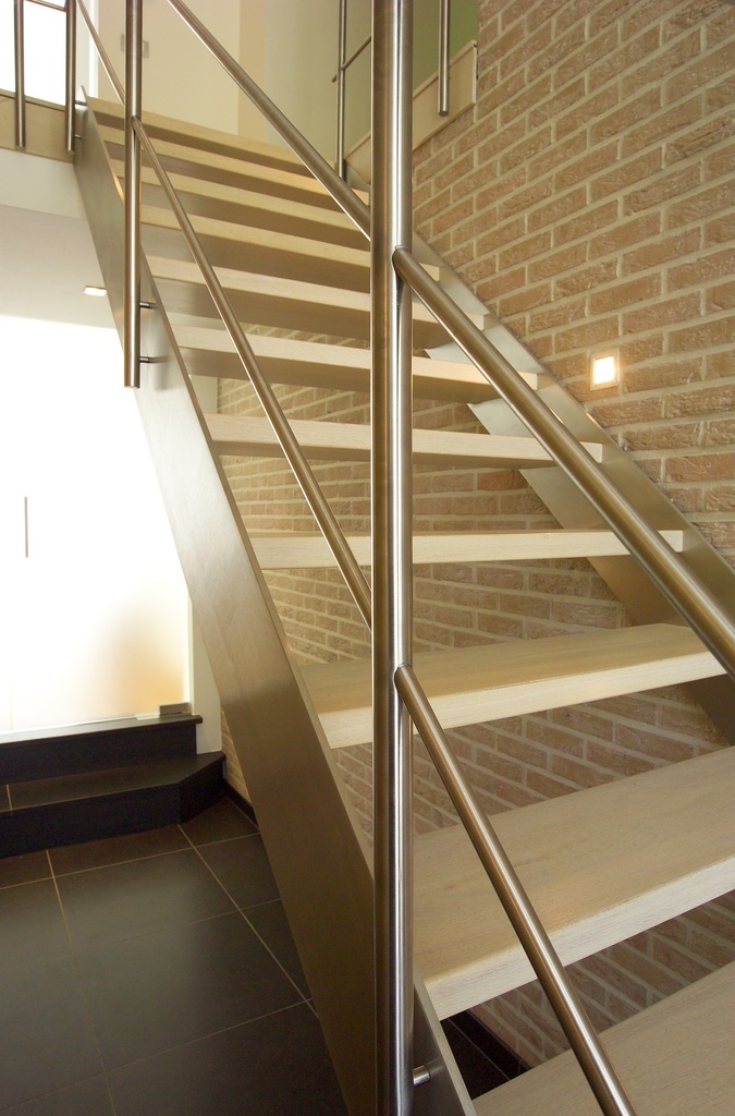 Escalier métallique avec marches en bois de hêtre