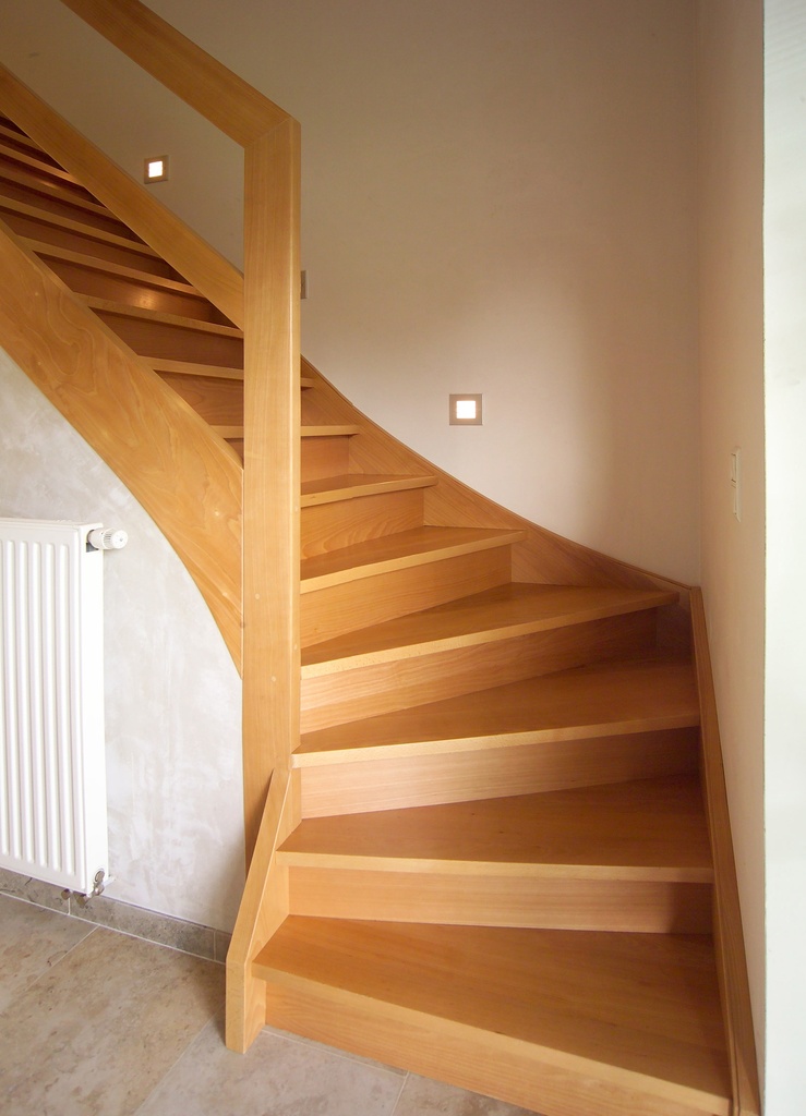 Escalier quart tournant fermé standard