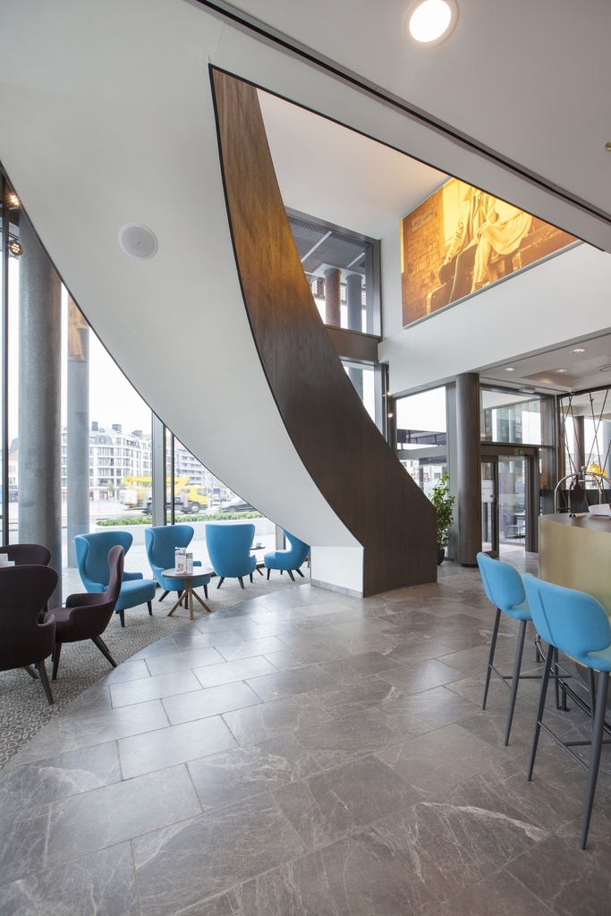 Escalier en colimaçon en chêne | Mercure Blankenberge