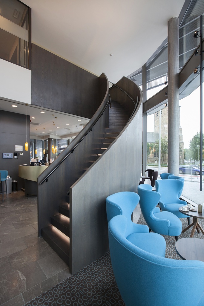 Escalier en colimaçon en chêne | Mercure Blankenberge