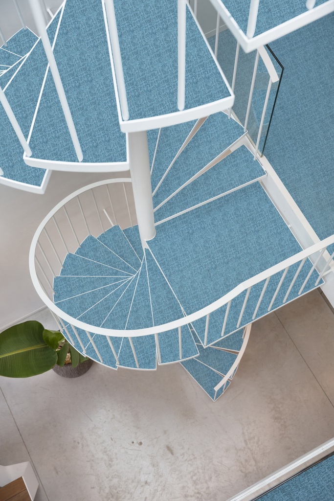 Escalier hélicoïdal métallique blanc
