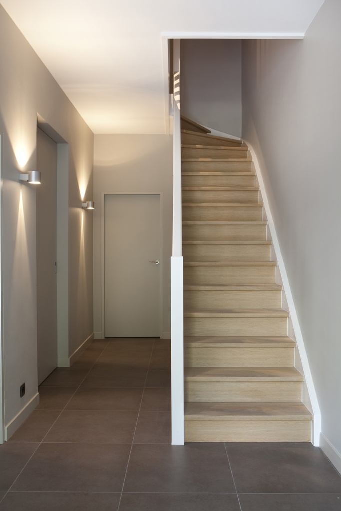 Escalier cottage avec marches en chêne
