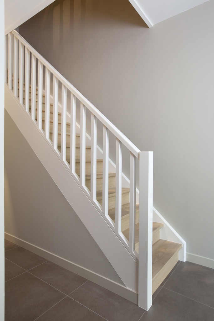 Escalier cottage avec marches en chêne