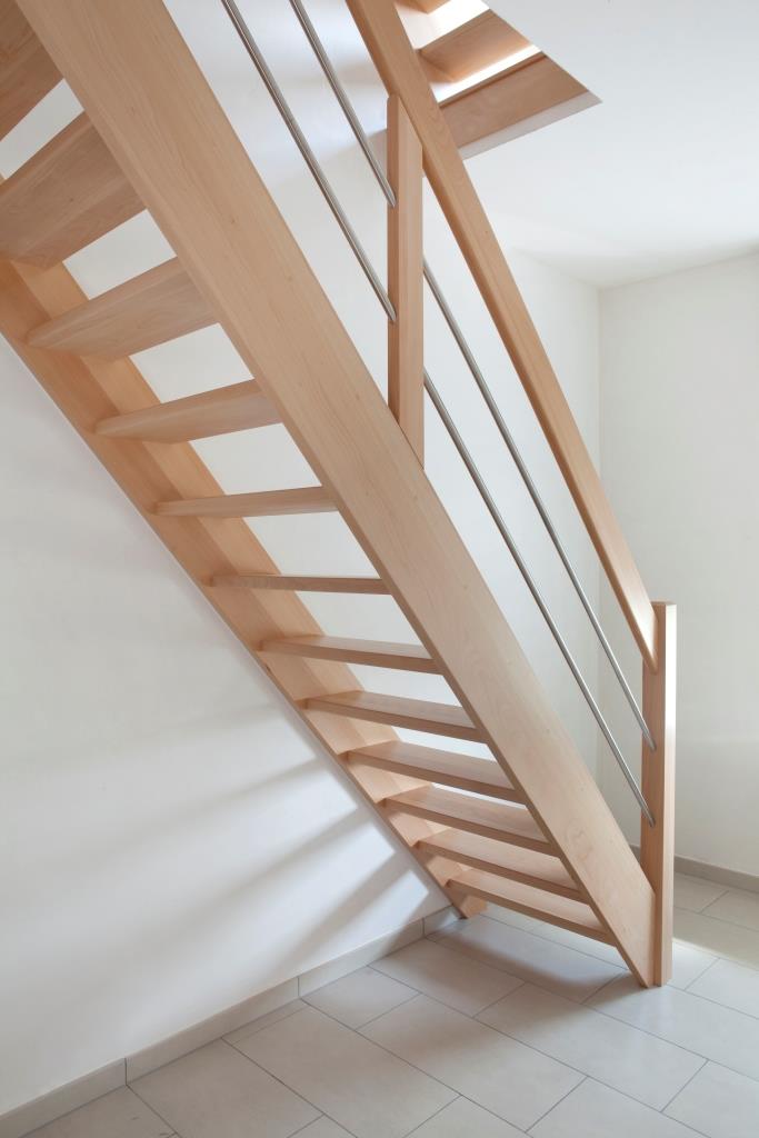 Escalier droit ouvert en hêtre