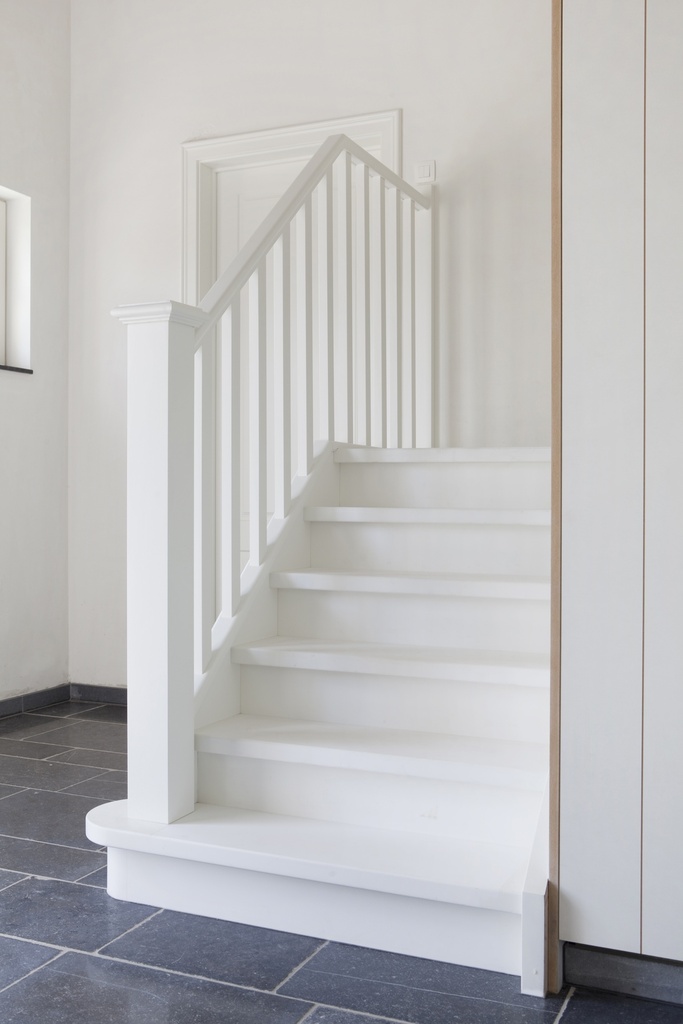 Escalier classique avec palier intermédiaire | peint