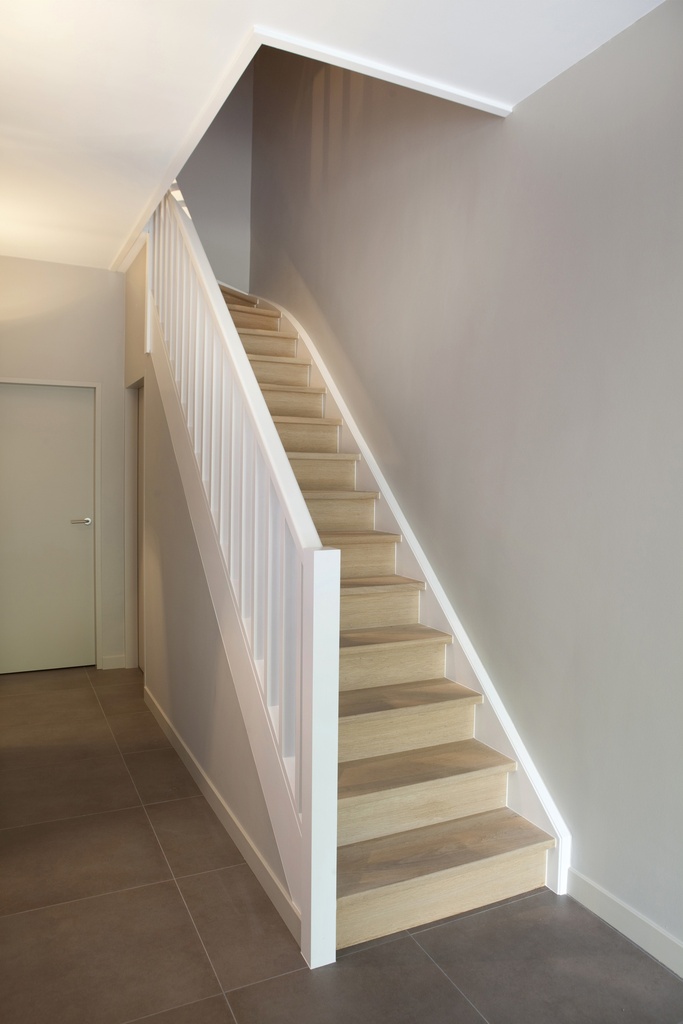 Escalier cottage avec marches en chêne